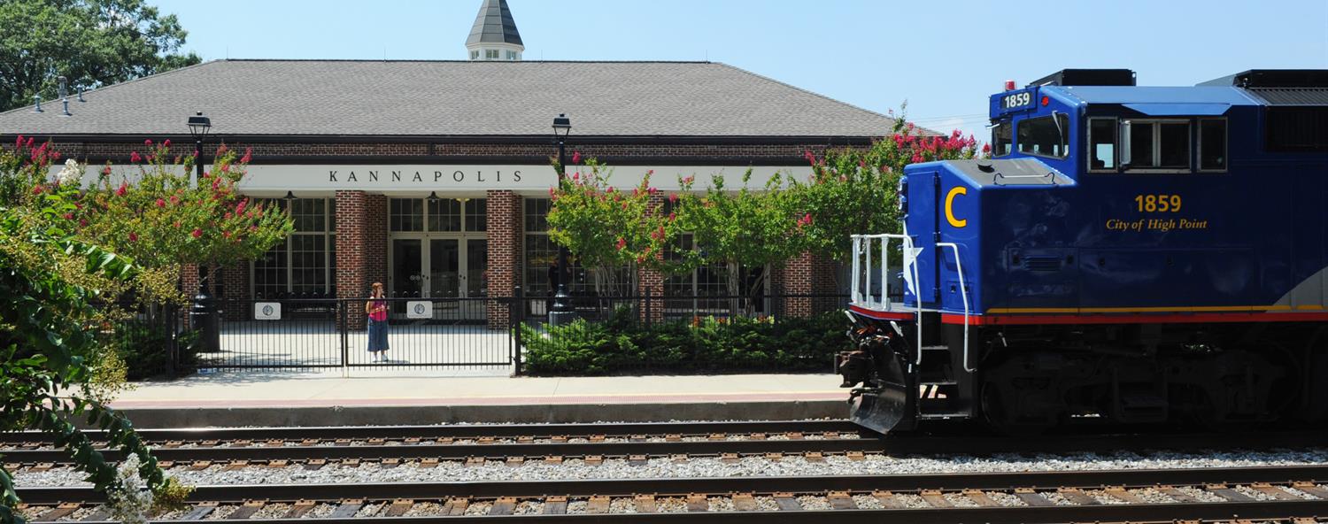 Train arriving at Kannapolis station